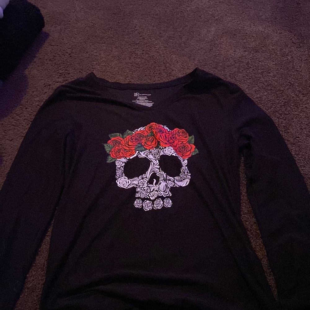 Black long sleeve shirt with a skull on the front. Brand: no boundaries Size: L